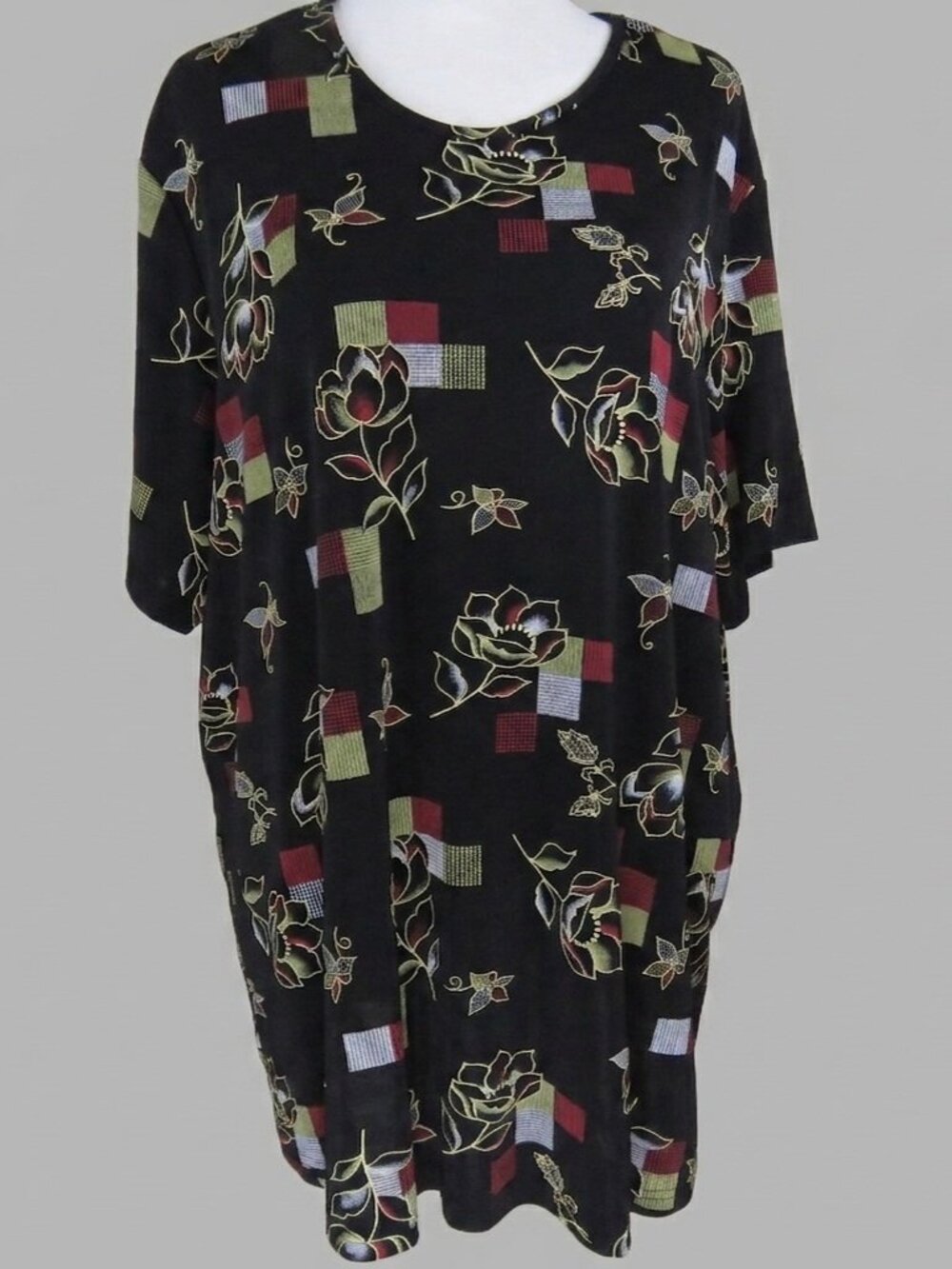 Kathy Ireland Women's Abstract Geometric Floral Pullover Blouse Size 1X (C2142)